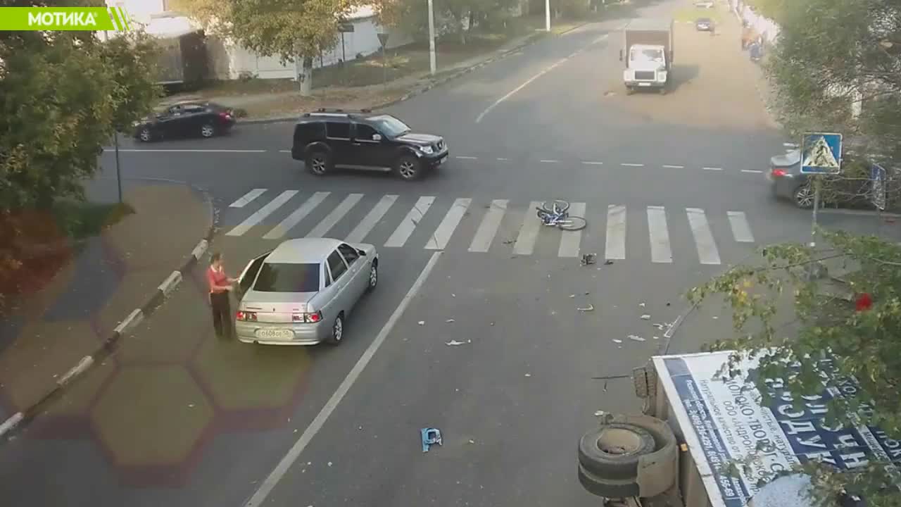 Велосипедист с много голям късмет