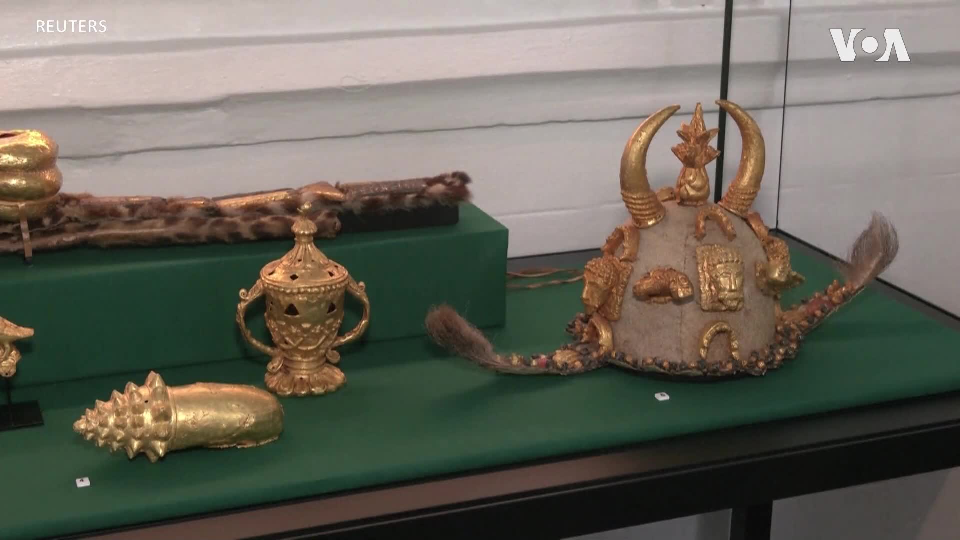 Ghana unveils treasures stolen by the British