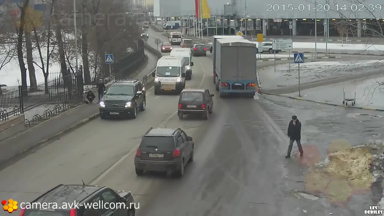 Руско момиче се опита да пресече по пешеходната пътека