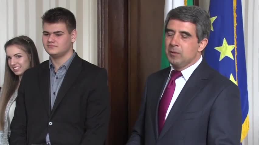 Плевнелиев отстъпи поста си за един ден на ученичка