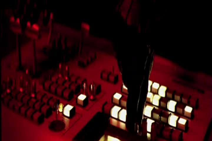 Най - Новият Хит:rihanna - Russian Roulette (перфектно Качество) 