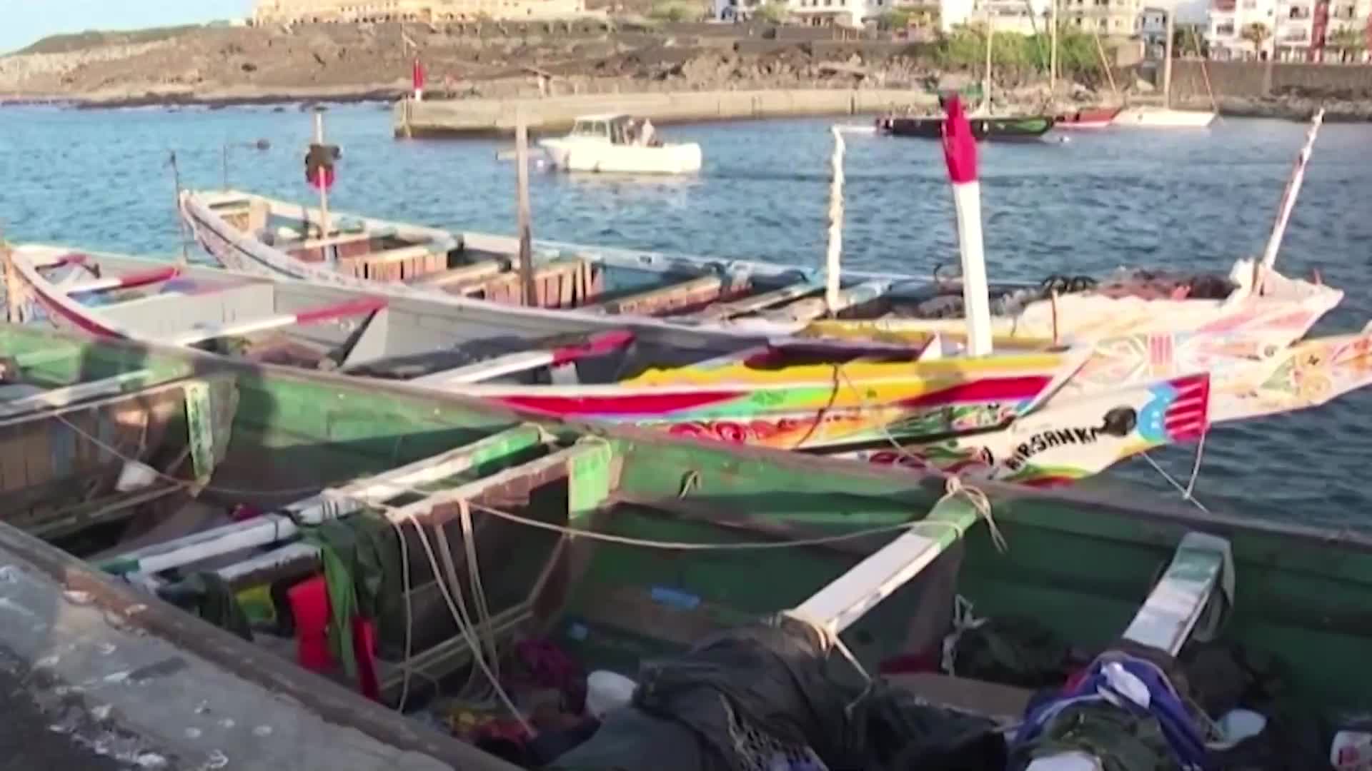 Испанската брегова охрана спаси 262 мигранти край Канарските острови (ВИДЕО)