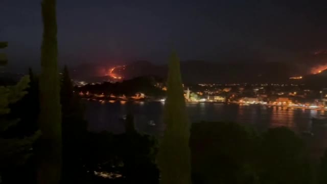 Горски пожари бушуват близо до Дубровник