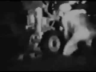 Уникално - Човек Засмукан От Двигател
