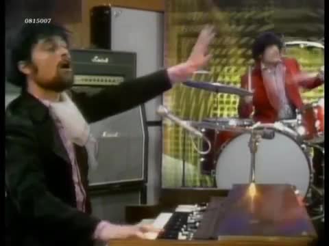 Vanilla Fudge - You Keep Me Hangin On