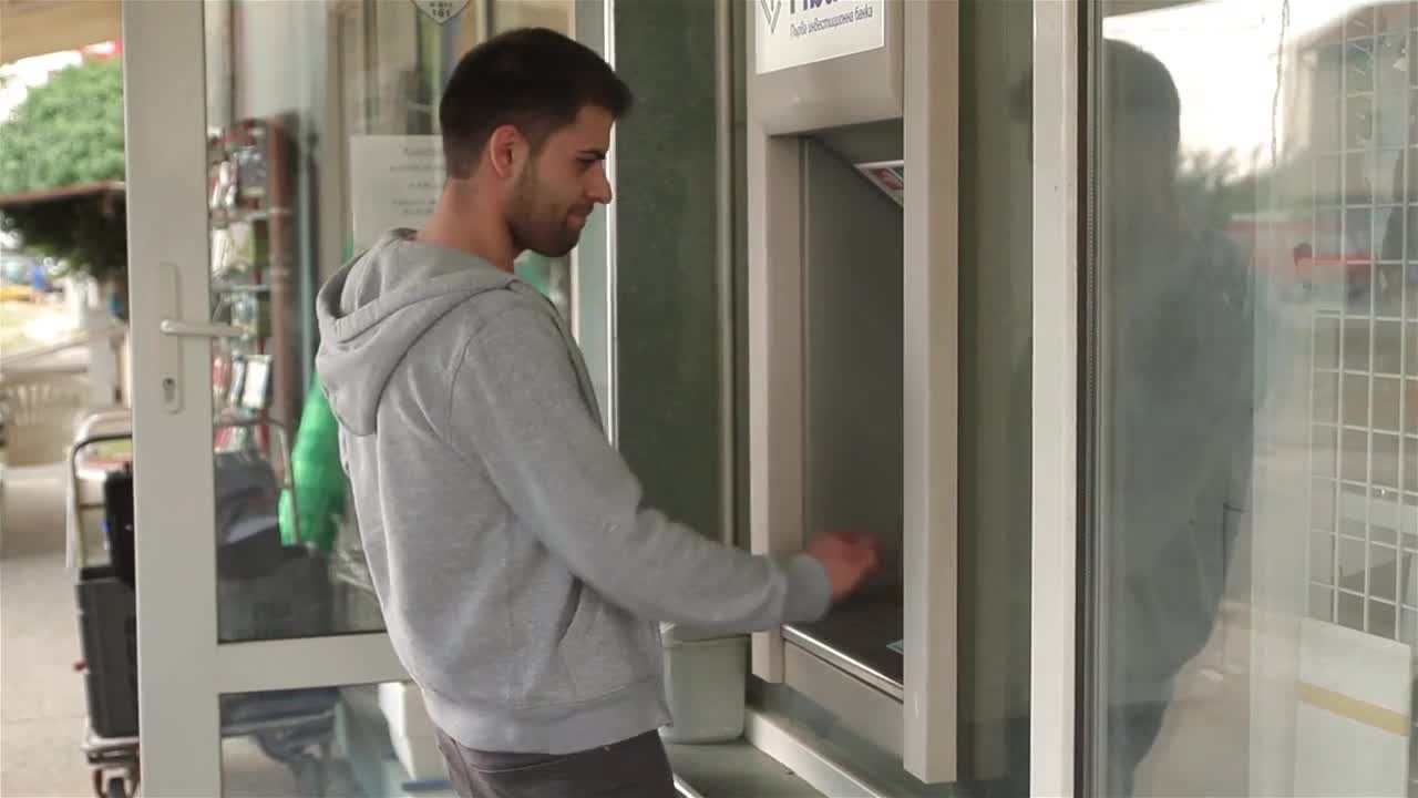Как се тегли заплата в България