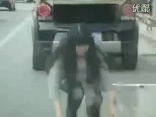 Е тая женка изби рибата ! 