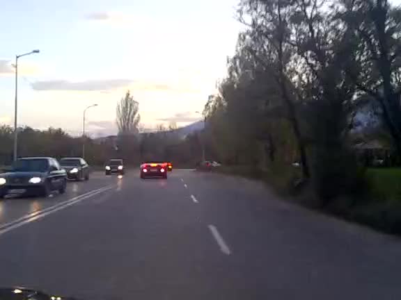Чисто ново ферари катастрофира в студентски град 