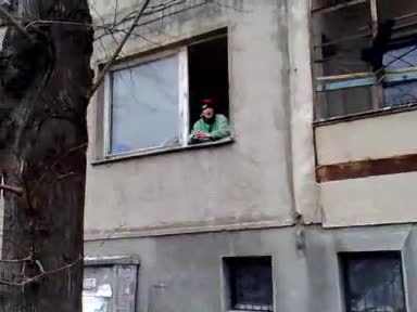 Луда бабичка псува яко ! 