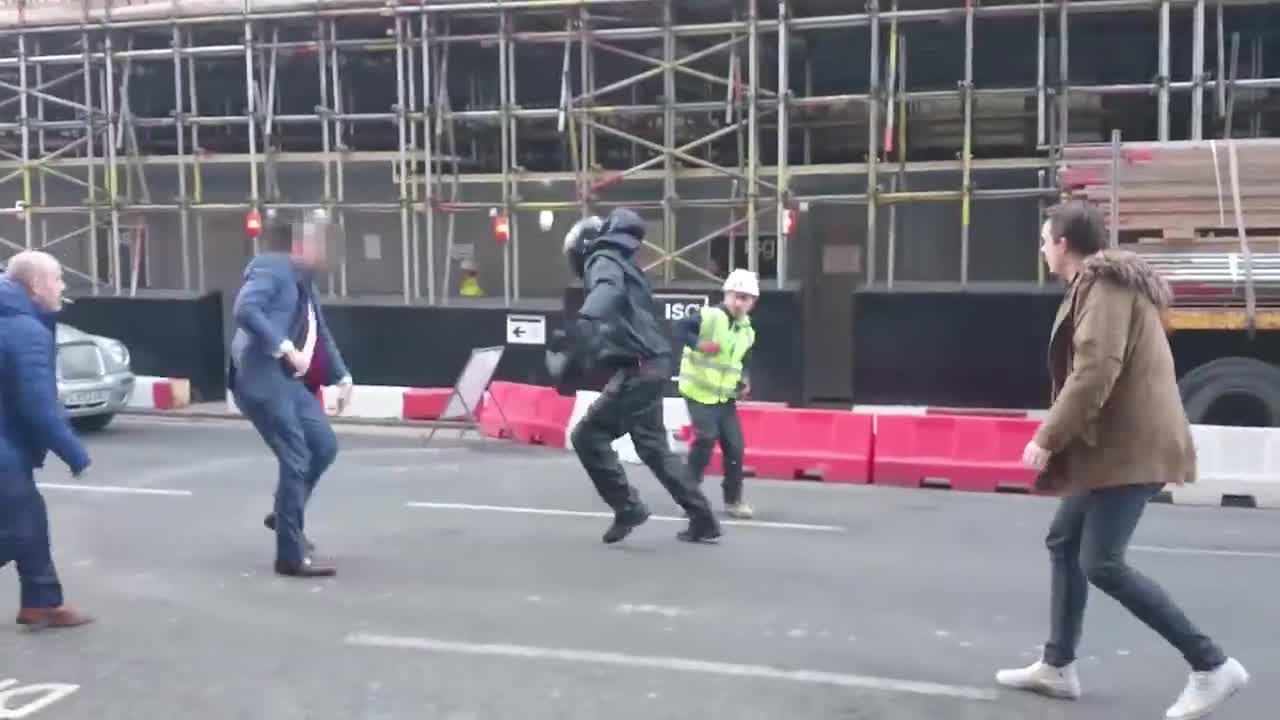 Обир на бижутерия в Лондон