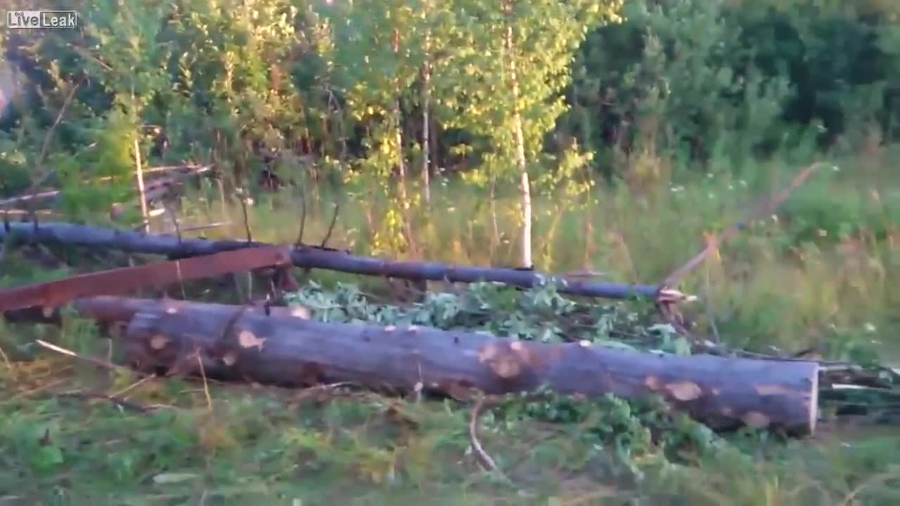 Товарене на камион с дърва в руски стил .. Смях!