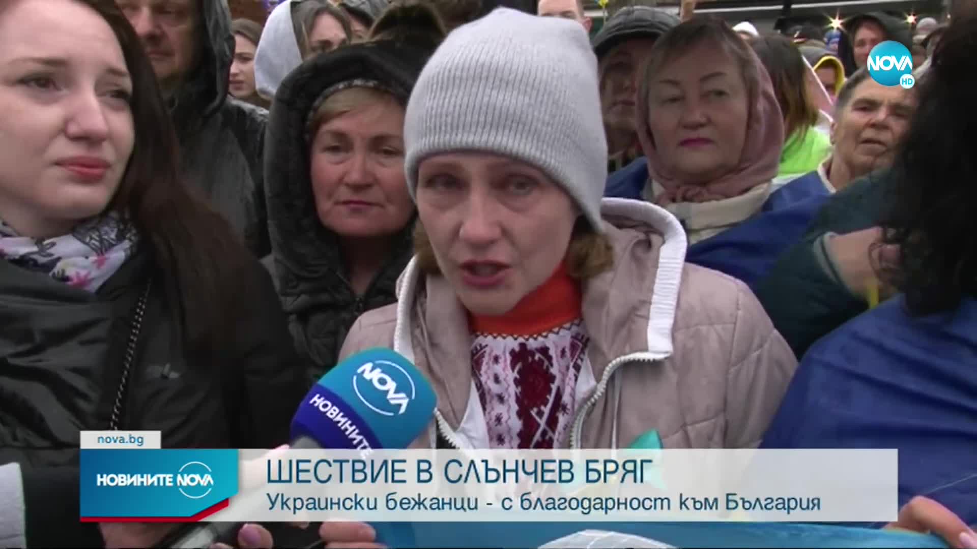 В ЗНАК НА БЛАГОДАРНОСТ: Украинци с шествие в „Слънчев бряг”