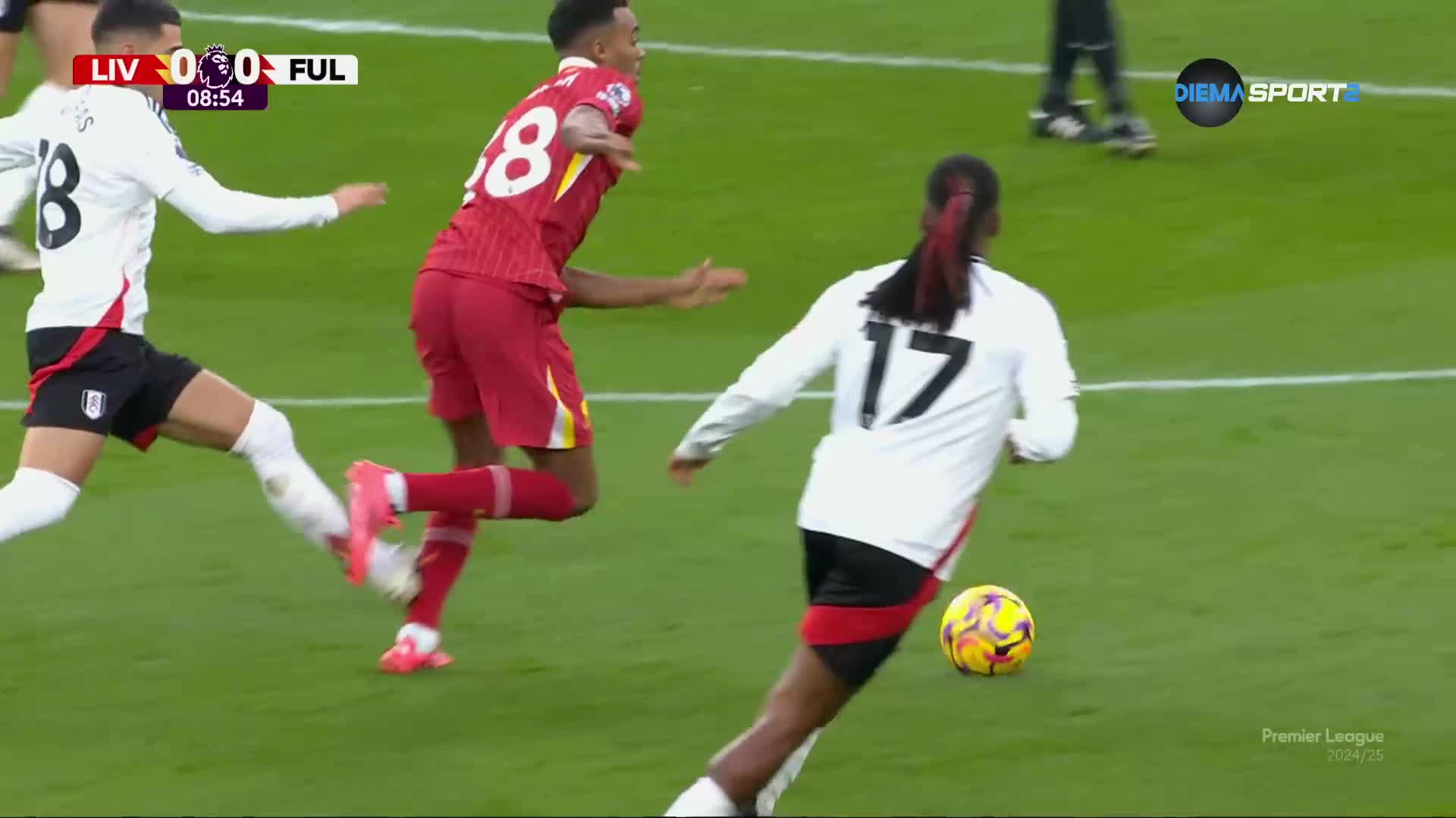 Нов груб фал на Фулъм и нови претенции от Ливърпул за червен картон