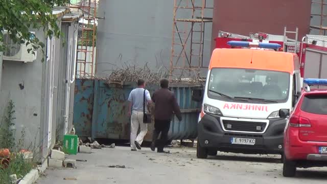 Мъж оцеля, след като бе затрупан в изкоп в Благоевград