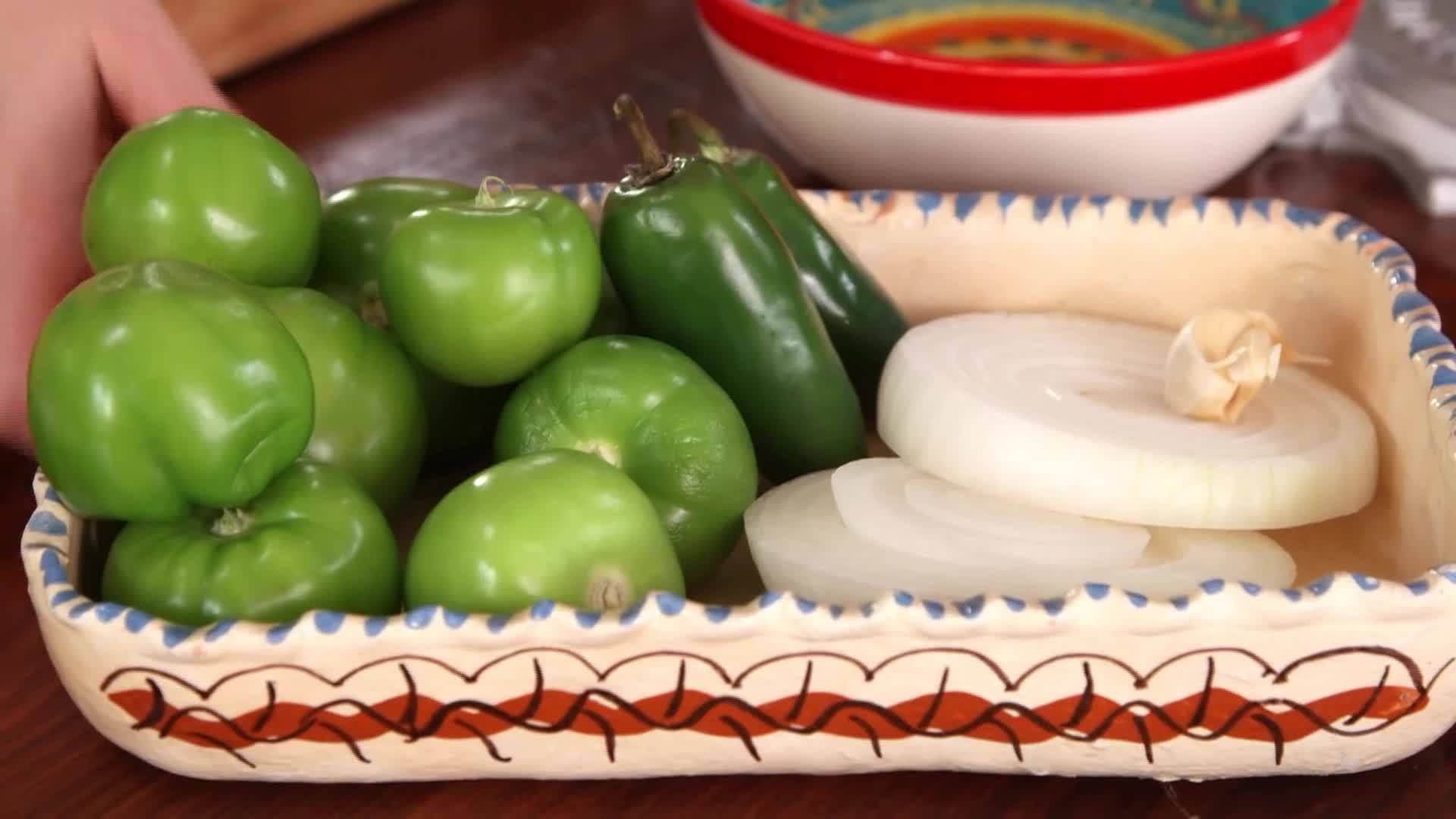 Бърза салца от печени томатило