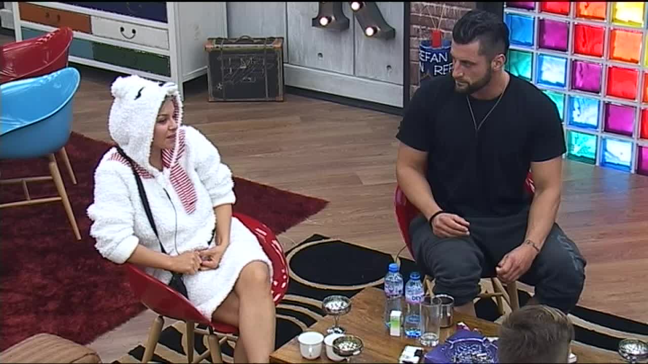 Коя е най-известната песен на Деси Слава?