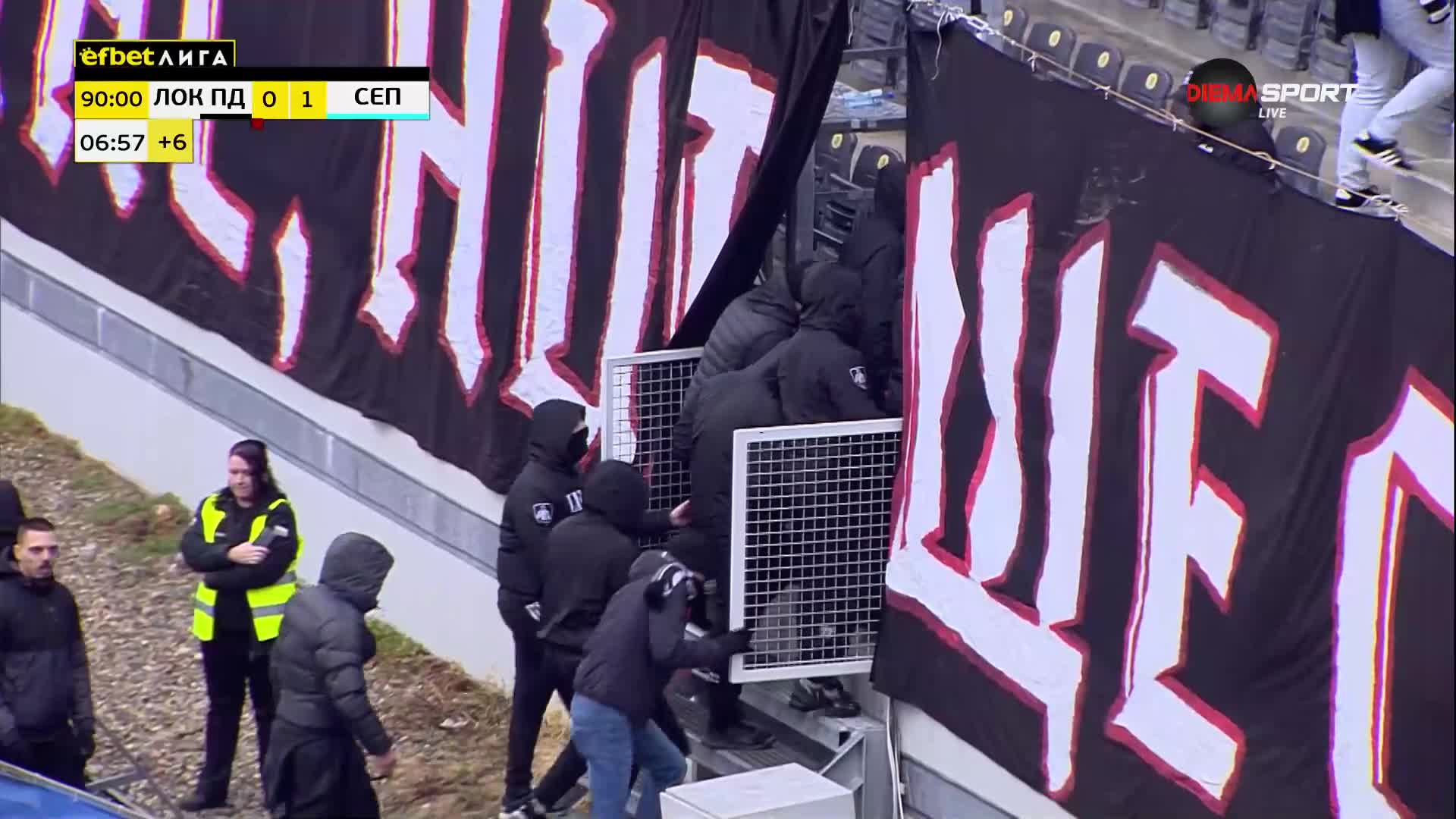 Пострадал фен, линейка и напрежение между феновете на Локомотив Пловдив и делегата