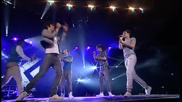 One Direction - What Makes You Beautiful на живо от Jingle Bell Ball