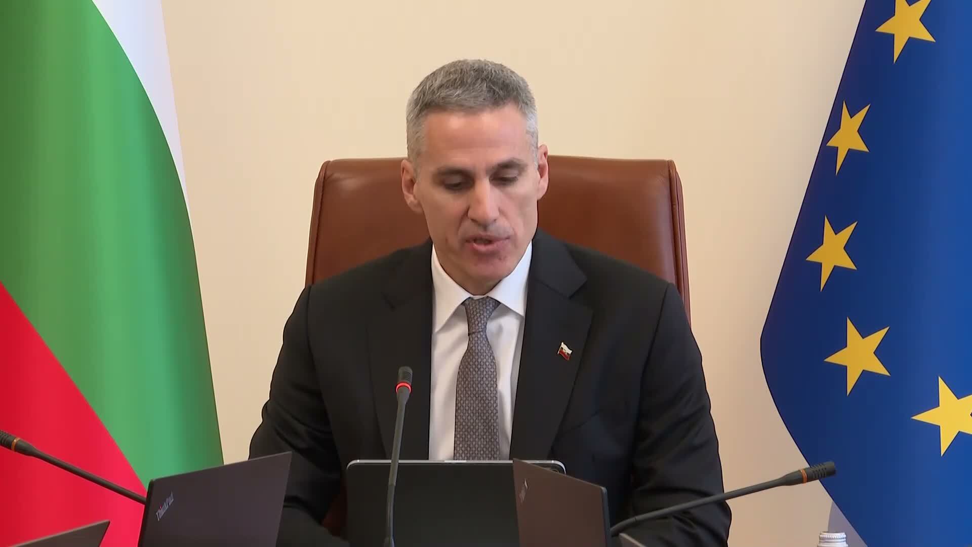 Гюров: Обсъждаме мерки относно цените на горивата на фона на конфликта в Близкия изток