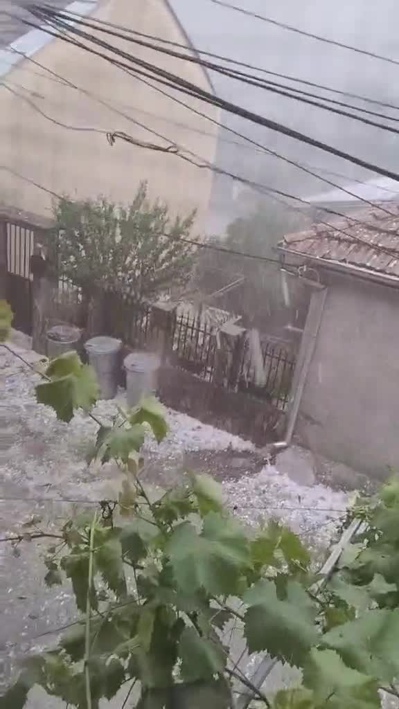 Градушка падна във Велико Търново