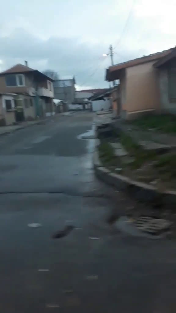 От "Моята новина": Теч на вода кв. "Кумлука" в Бургас