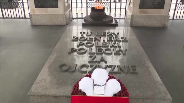 Принц Уилям поднесе венец на Паметника на Незнайния воин във Варшава (ВИДЕО)