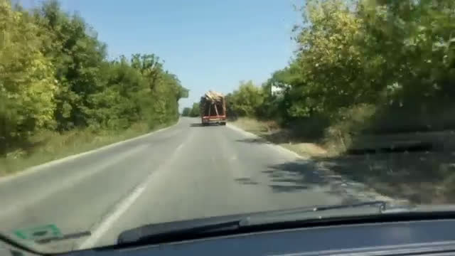 Камион изсипва дъски от Пещера до Пазарджик