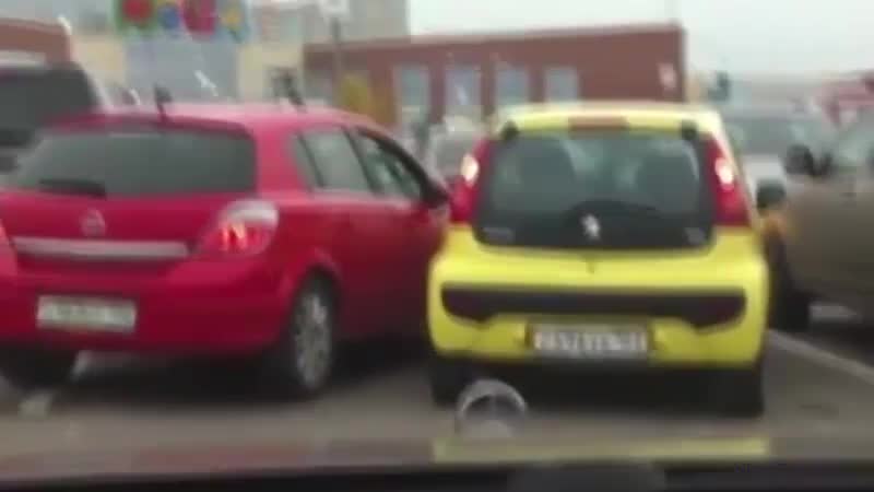 Нелепи инциденти с жени на волана - компилация