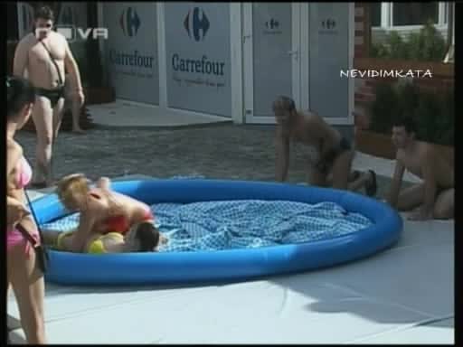 Big Brother F - Жесток Бой на Ива И Ванеса В Басейн 31.03.10 
