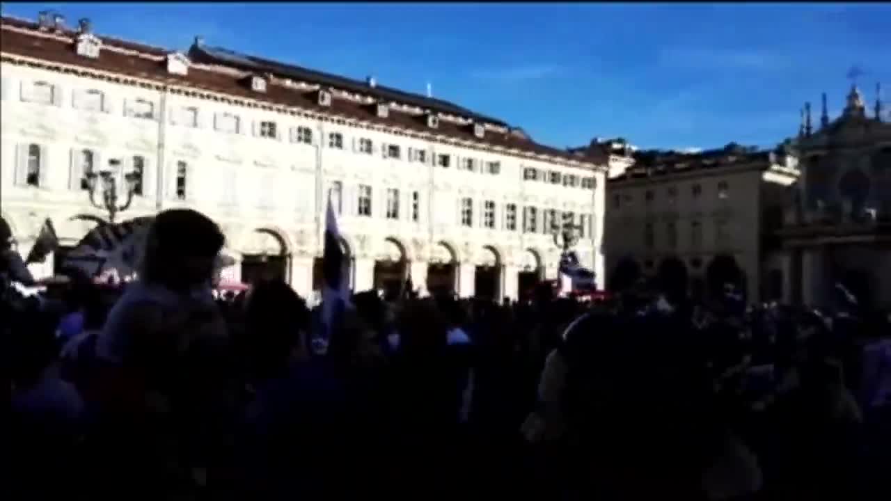 Феновете на Юве празнуват из улиците на Торино
