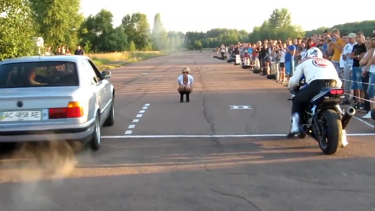 Bmw срещу Моторист