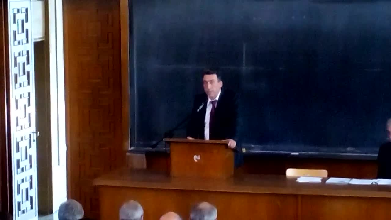 Професор Анастас Герджиков и проф. Тони Спасов говорят пред Общото събрание на Алма мматер