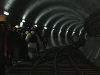 Министър слезе в метрото