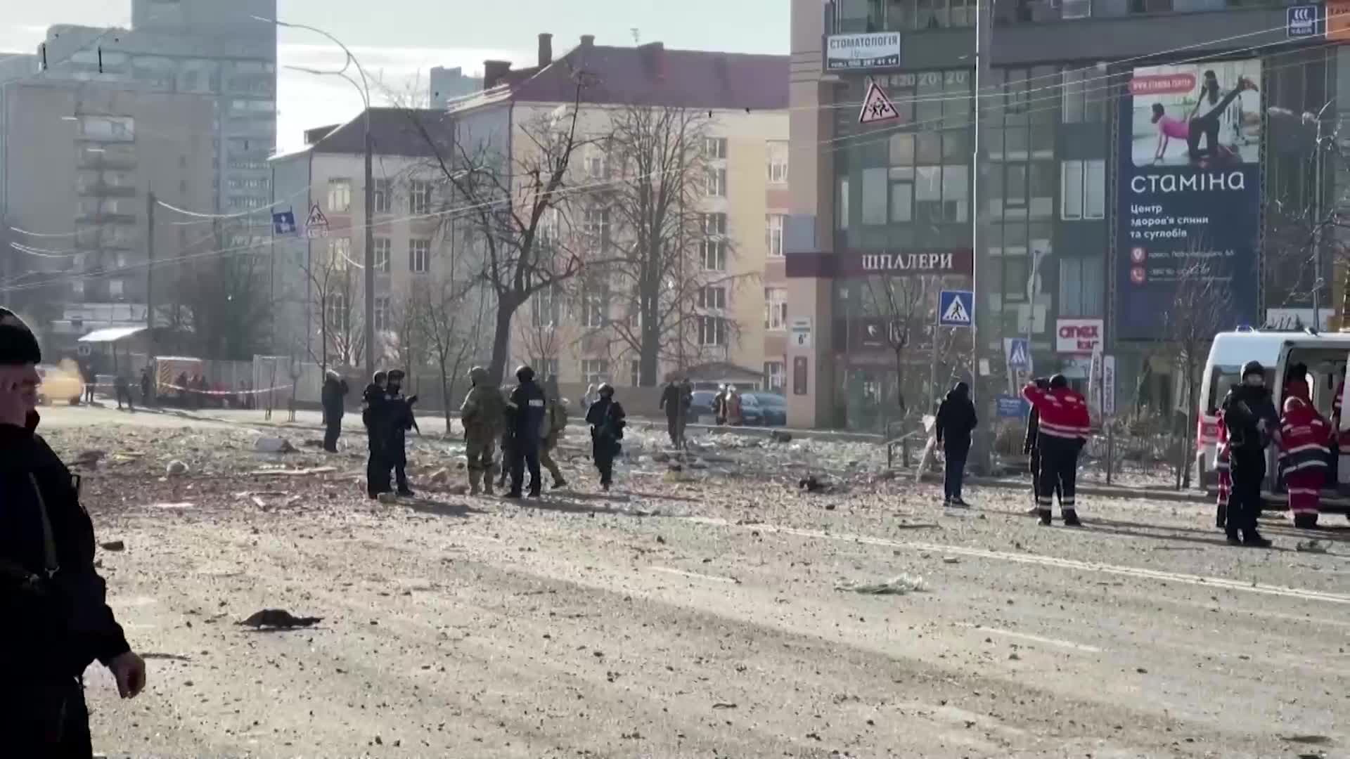 Ракета удари жилищен блок в Киев