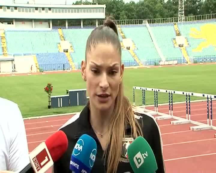 Габриела Петрова триумфира с националната титла в тройния скок
