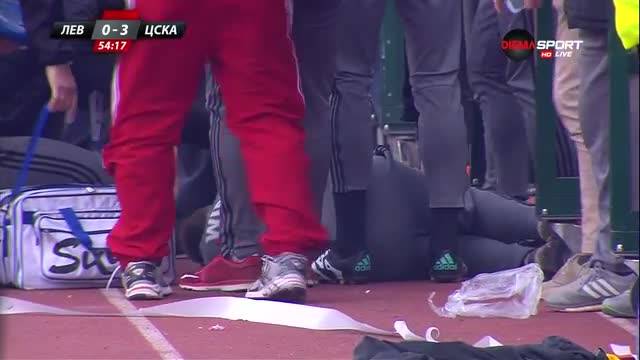 Феновете на Левски удариха Стефан Генов