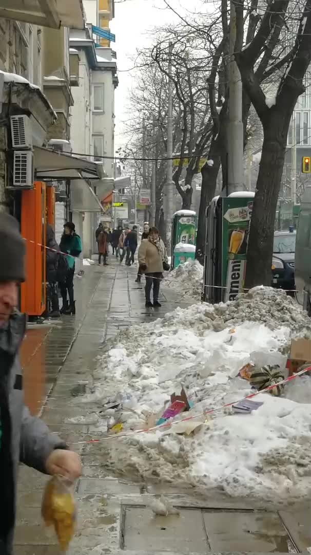 Ледени висулки в центъра на София