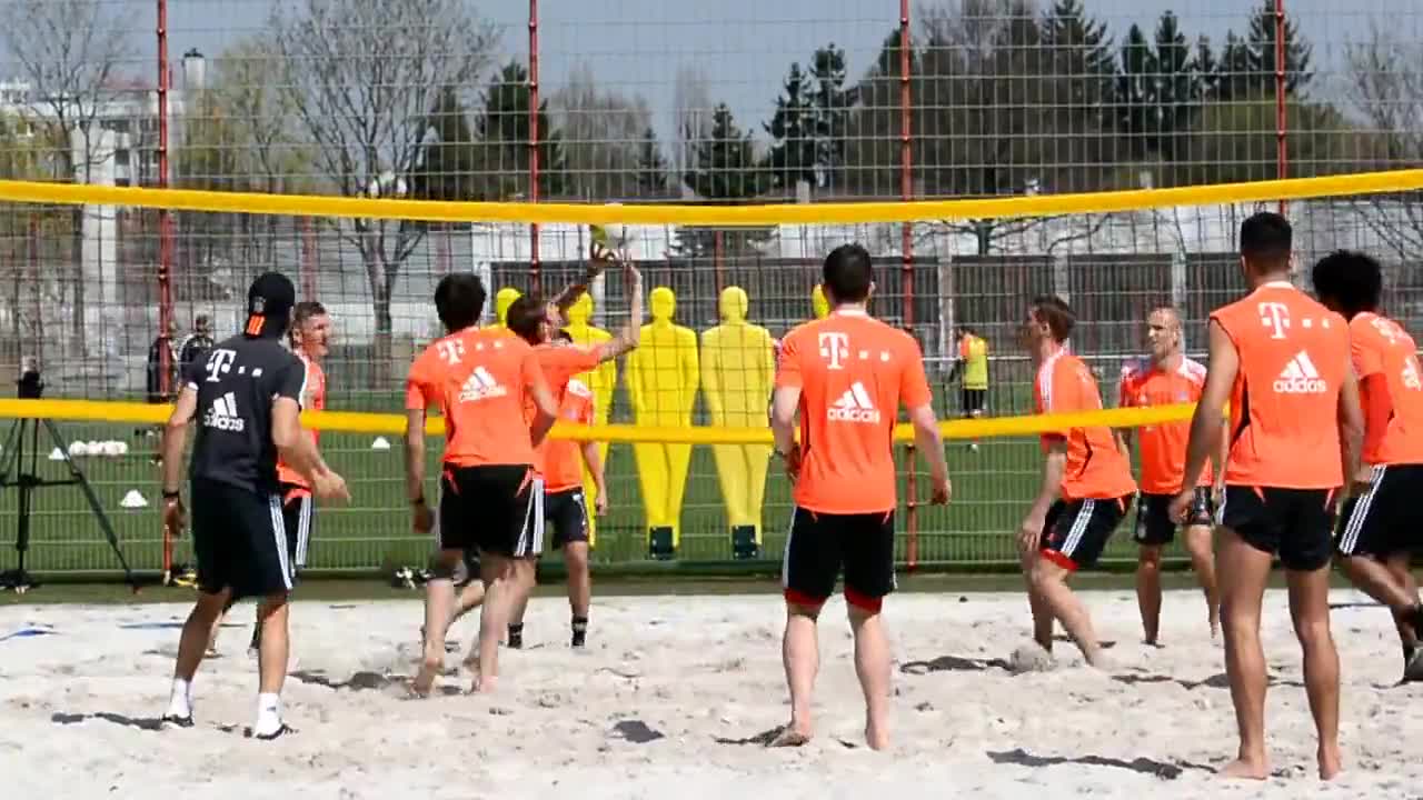 Байерн разпуска с плажен волейбол след 4:0 над Барса!