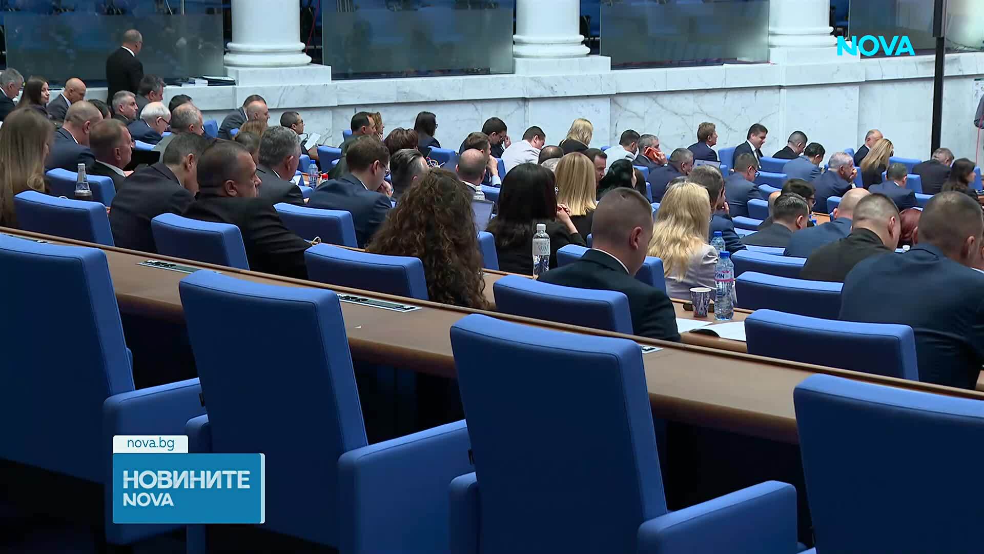 Как формациите коментираха оставката на Борислав Сарафов