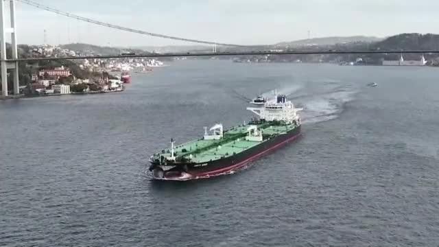 Намаля опашката от петролните танкери, чакащи да преминат Босфора