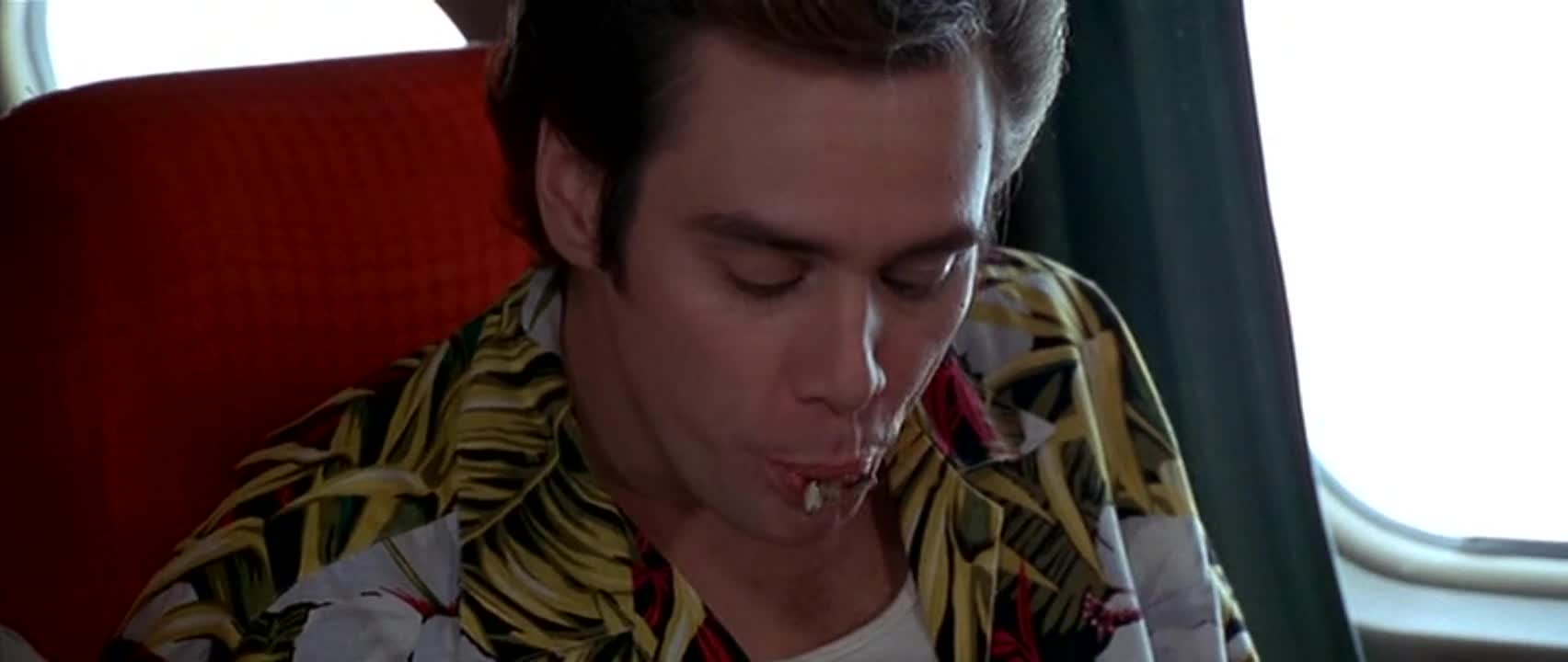 Jim Carrey Пътува в самолет - откъс от Ейс Вентура Повикът на природата