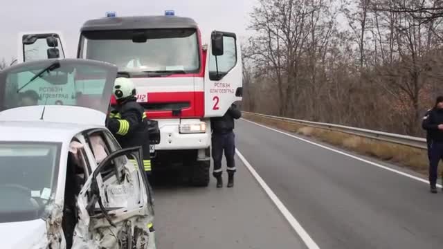 Кола и камион се удариха при разминаване на Е-79