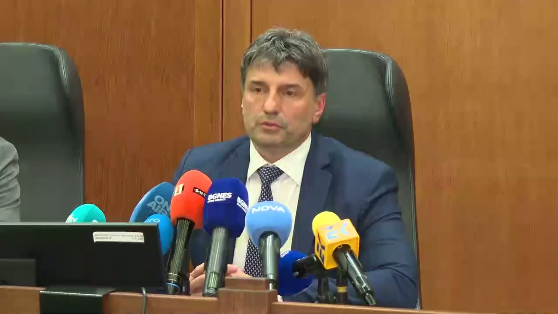 Депутатът Ивайло Мирчев е бил нападнат след спор за паркиране