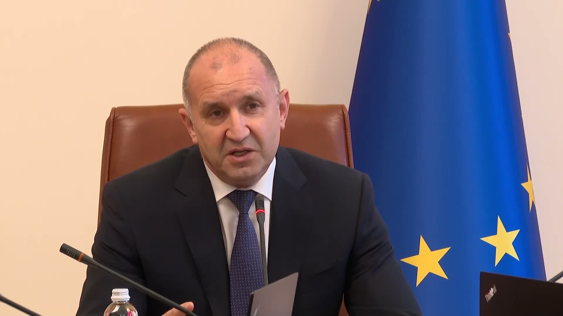 Правителството приема управленската си програма