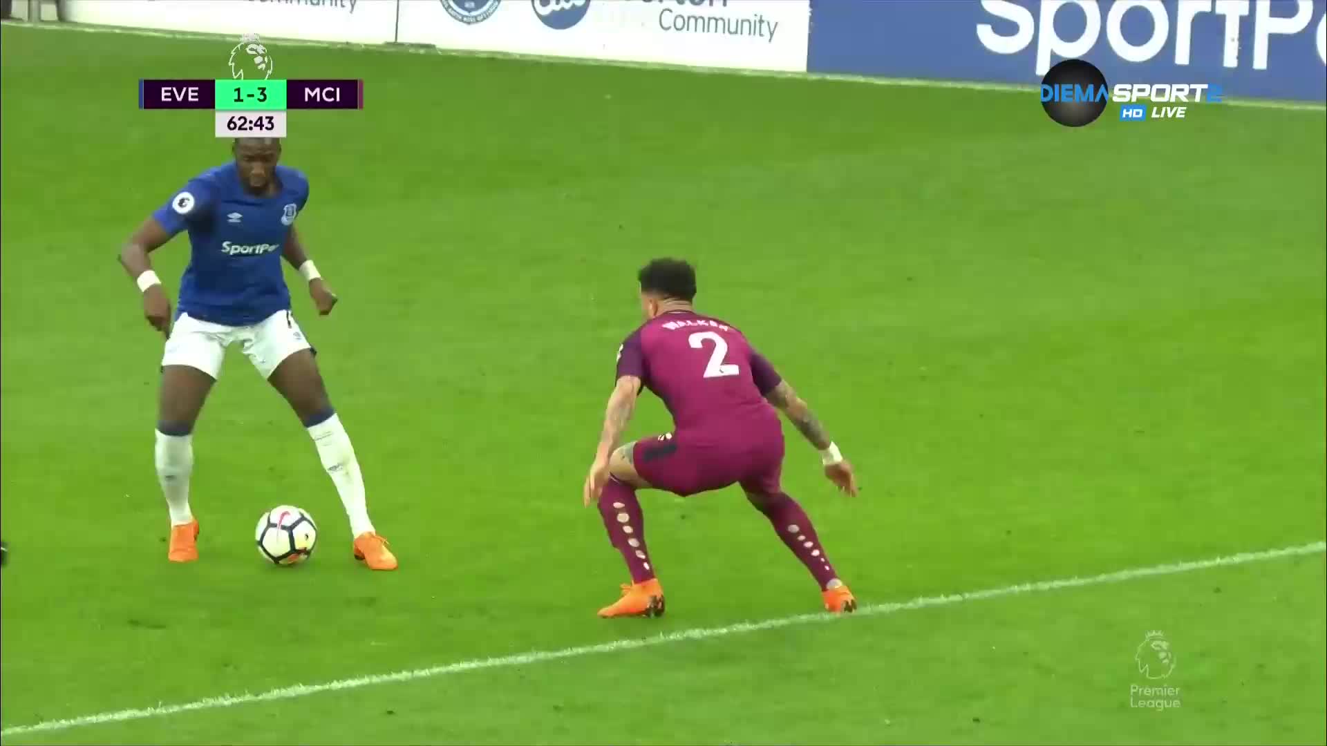 Евертън опази поне малко от честта си срещу Сити