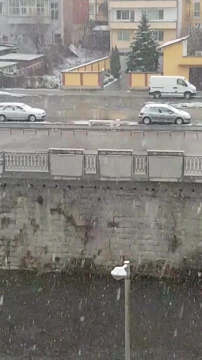 Сняг вали в Габрово