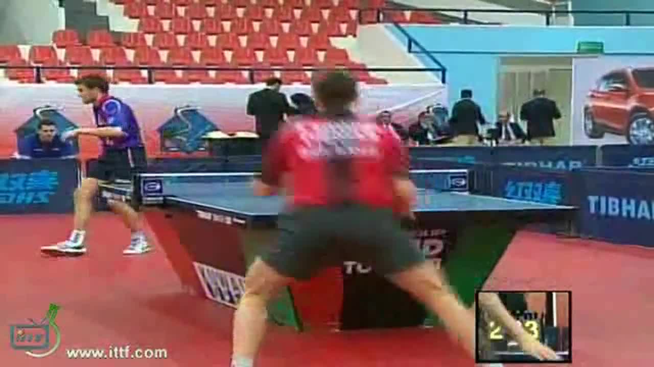 Забележително триково отиграване на тенис на маса..