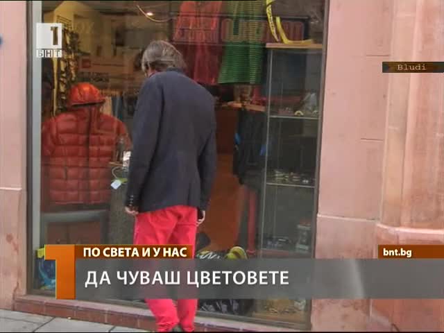 Болно момче гледа всичко черно бяло, но рисува перфектно в цветове