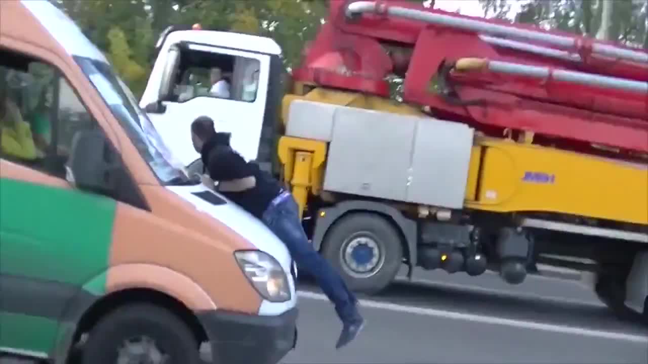 Стопхам - Не го слуша главата