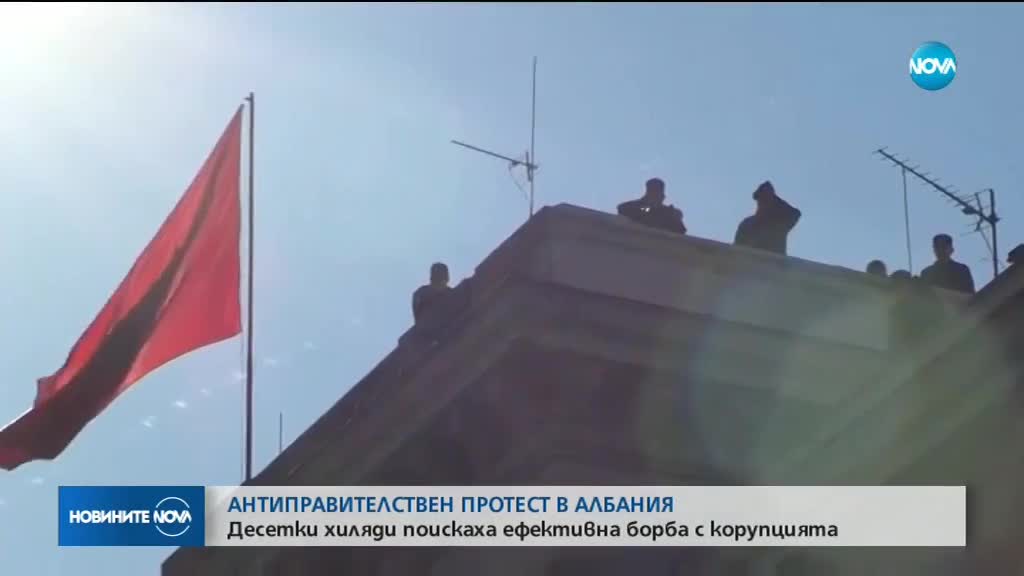 Хиляди на антиправителствен протест в Тирана